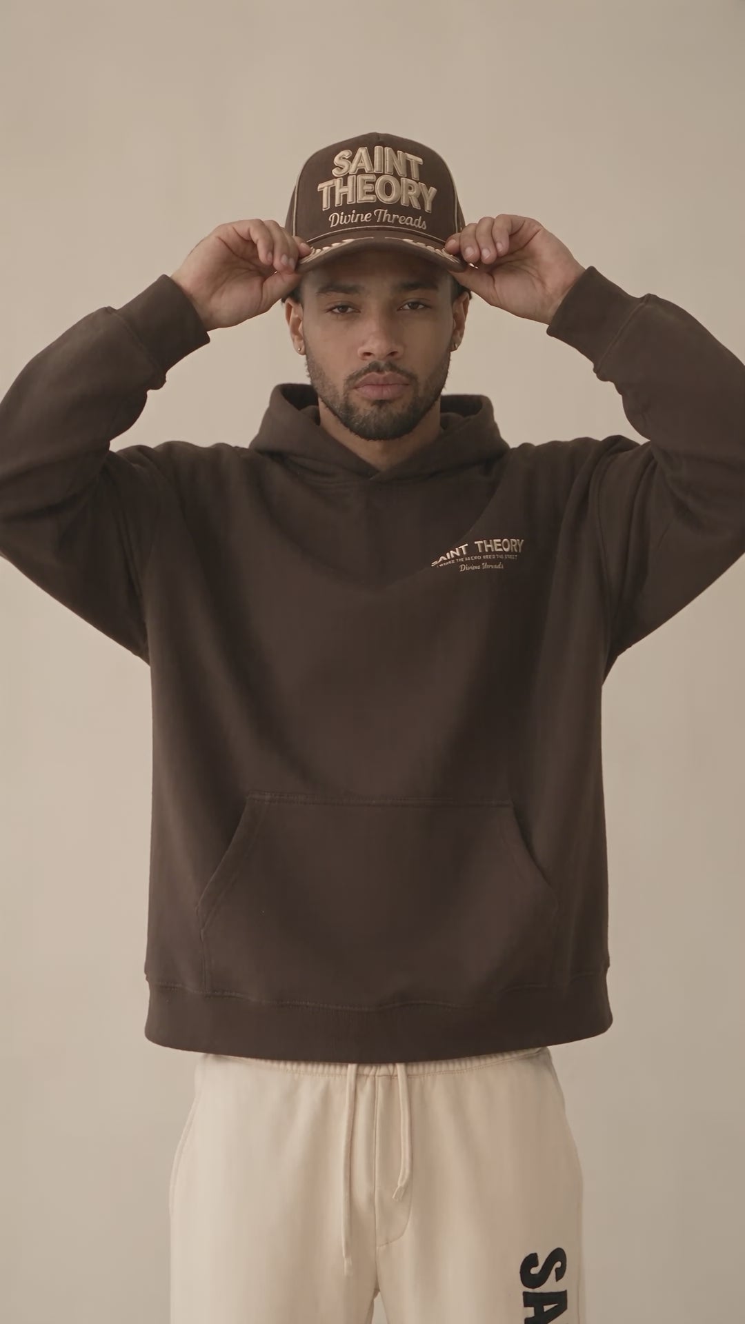 Gorra Saint Theory café en video